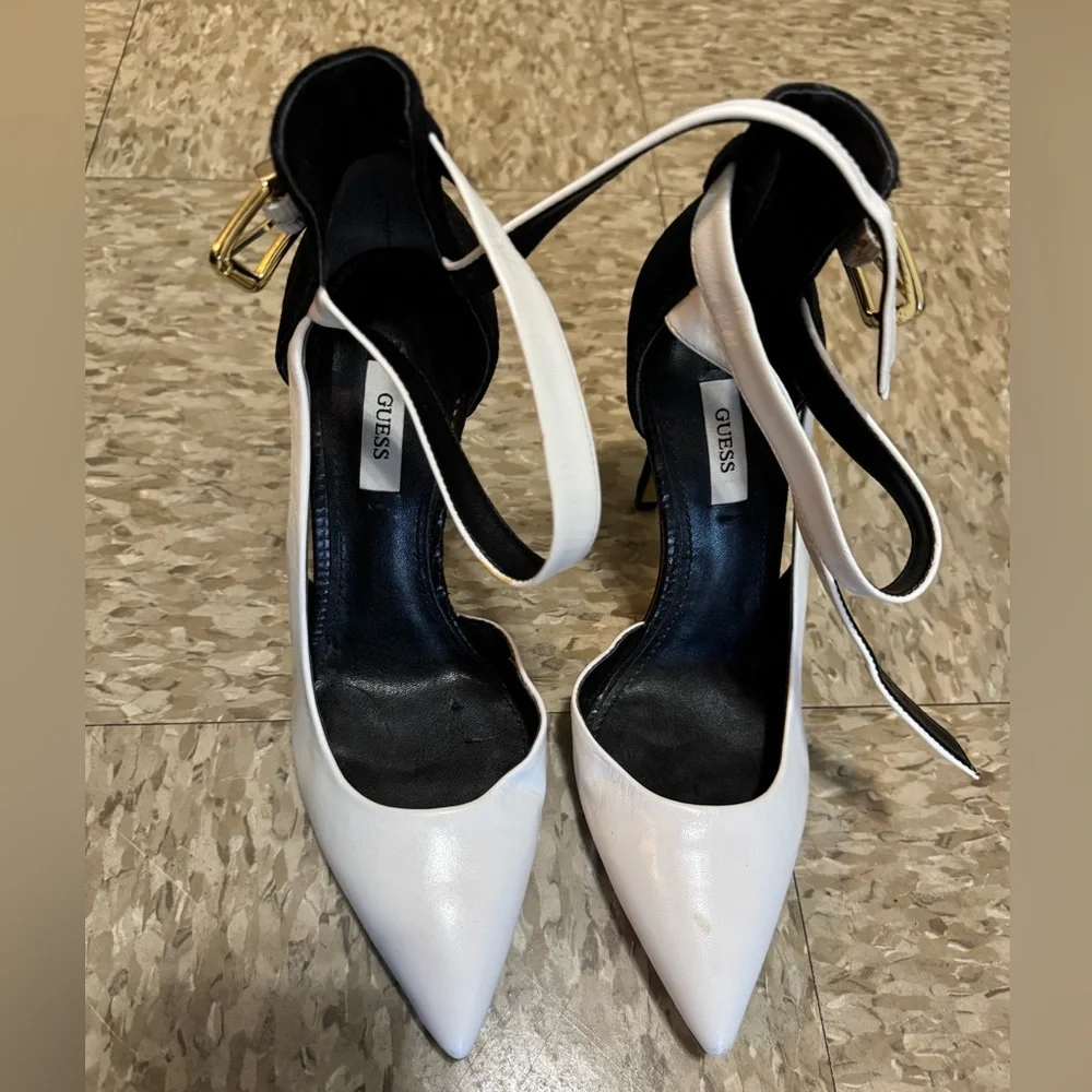 Guess - Picture 1 of 1